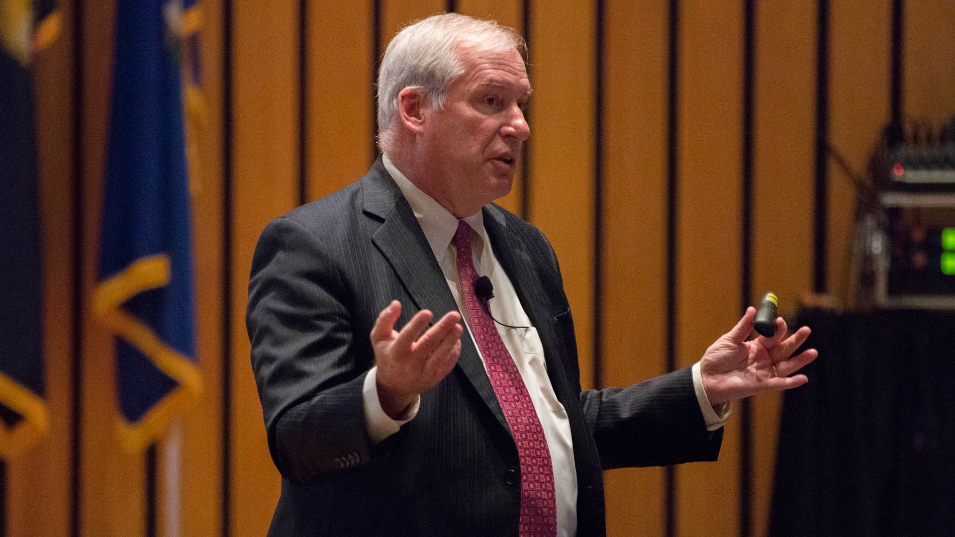 보스턴 연방준비은행 총재 재임 당시 연설하는 Eric Rosengren